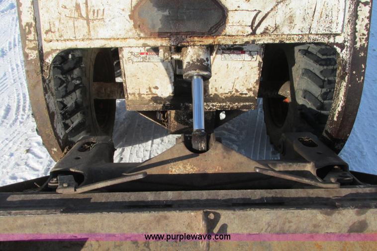 image for item E5236 1990 Bobcat 743B skid steer
