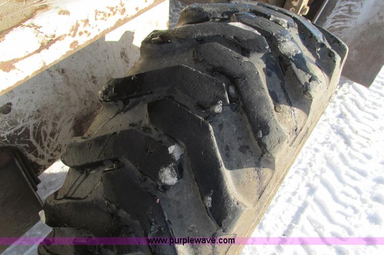 image for item E5236 1990 Bobcat 743B skid steer