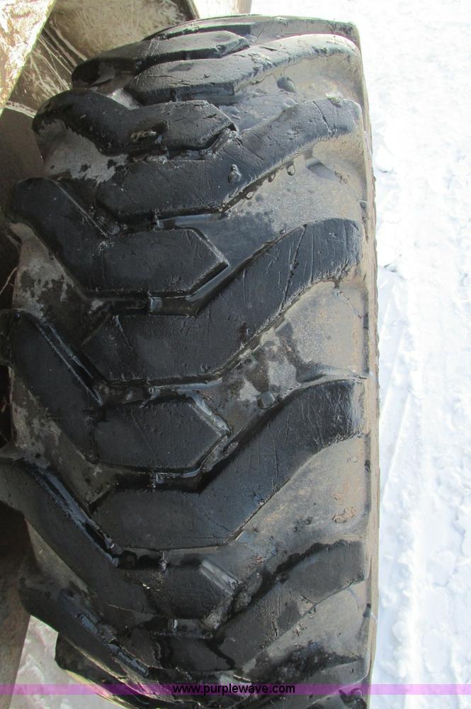 image for item E5236 1990 Bobcat 743B skid steer