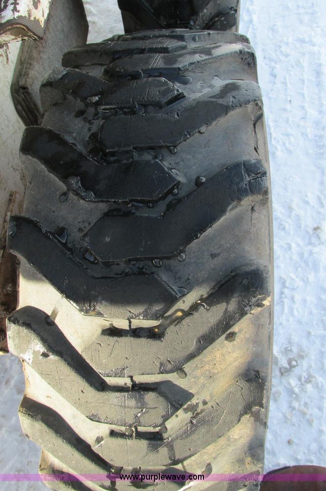 image for item E5236 1990 Bobcat 743B skid steer