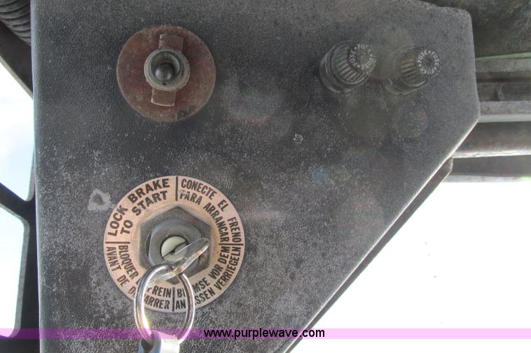 image for item E5236 1990 Bobcat 743B skid steer