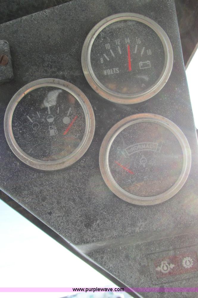 image for item E5236 1990 Bobcat 743B skid steer