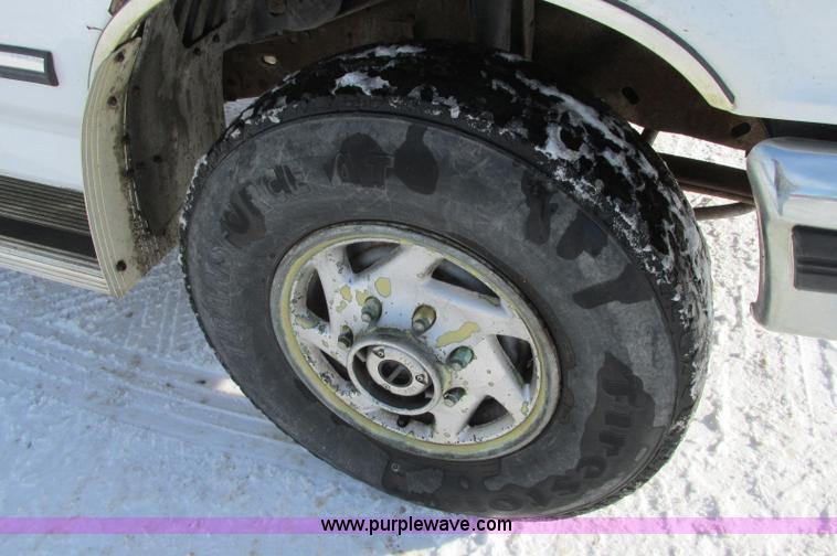 image for item E5237 1997 Ford F250 SuperCab pickup truck