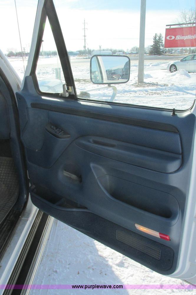 image for item E5237 1997 Ford F250 SuperCab pickup truck