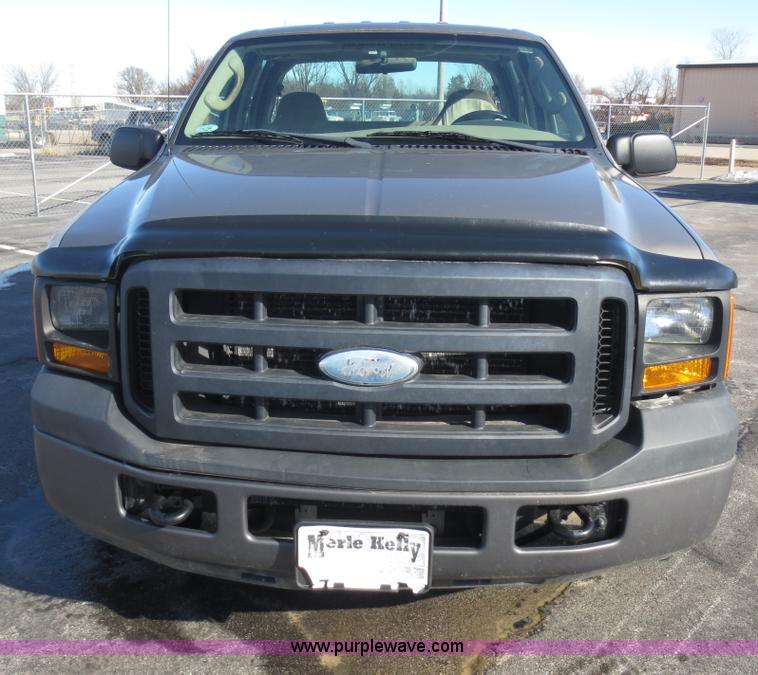 image for item F8067 2007 Ford F250 Super Duty XL Crew Cab pickup truck