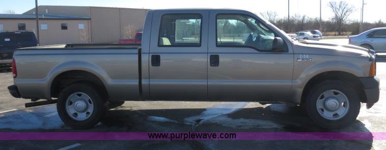 image for item F8067 2007 Ford F250 Super Duty XL Crew Cab pickup truck