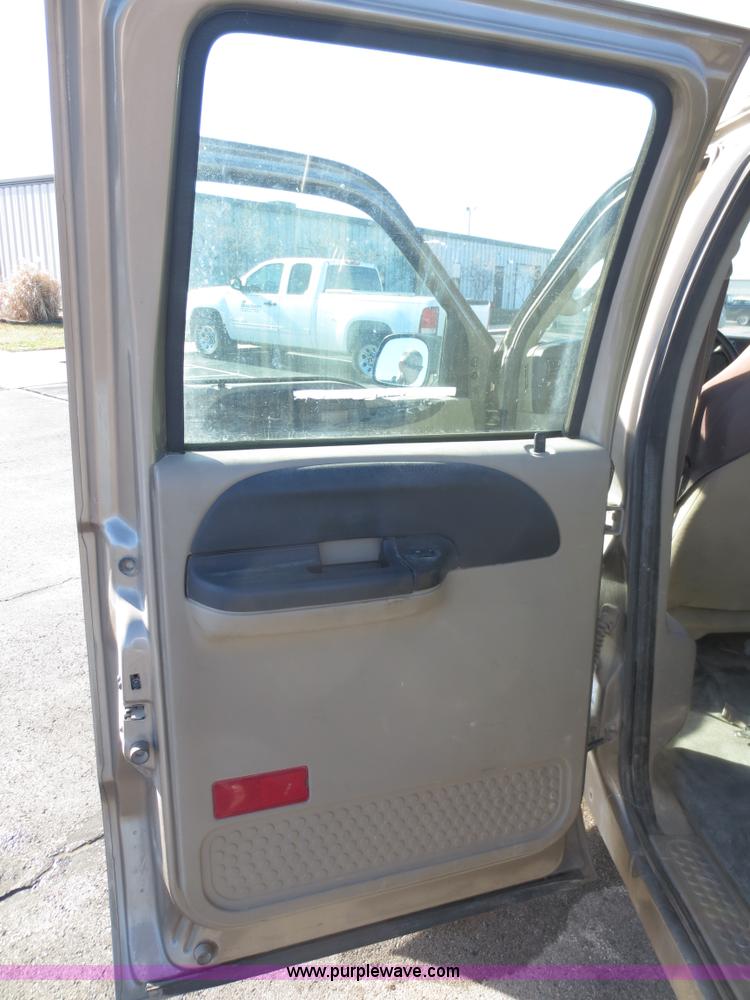 image for item F8067 2007 Ford F250 Super Duty XL Crew Cab pickup truck