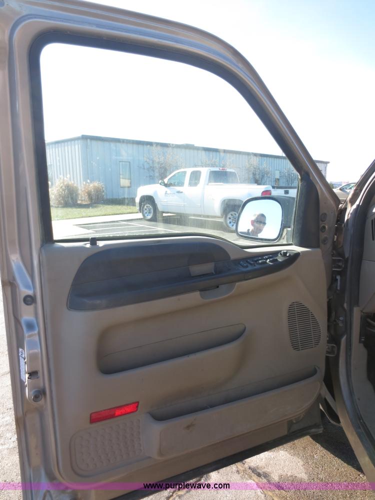 image for item F8067 2007 Ford F250 Super Duty XL Crew Cab pickup truck