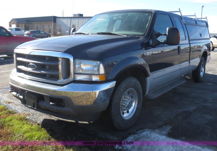 image for item F8068 2003 Ford F250 Super Duty XLT SuperCab pickup truck