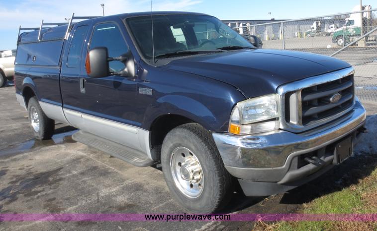 image for item F8068 2003 Ford F250 Super Duty XLT SuperCab pickup truck