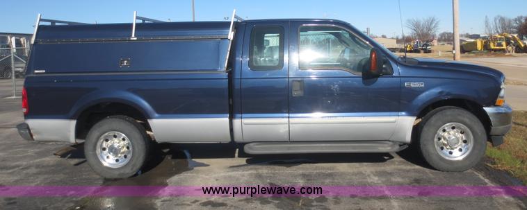 image for item F8068 2003 Ford F250 Super Duty XLT SuperCab pickup truck