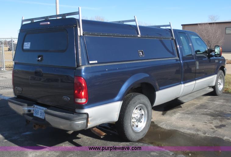 image for item F8068 2003 Ford F250 Super Duty XLT SuperCab pickup truck