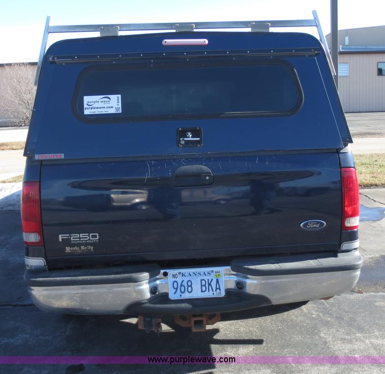 image for item F8068 2003 Ford F250 Super Duty XLT SuperCab pickup truck