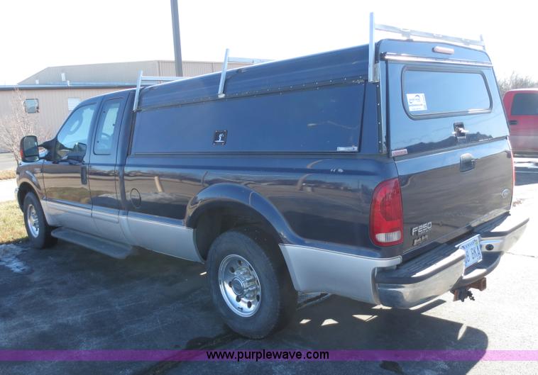 image for item F8068 2003 Ford F250 Super Duty XLT SuperCab pickup truck