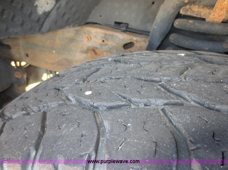 image for item F8068 2003 Ford F250 Super Duty XLT SuperCab pickup truck