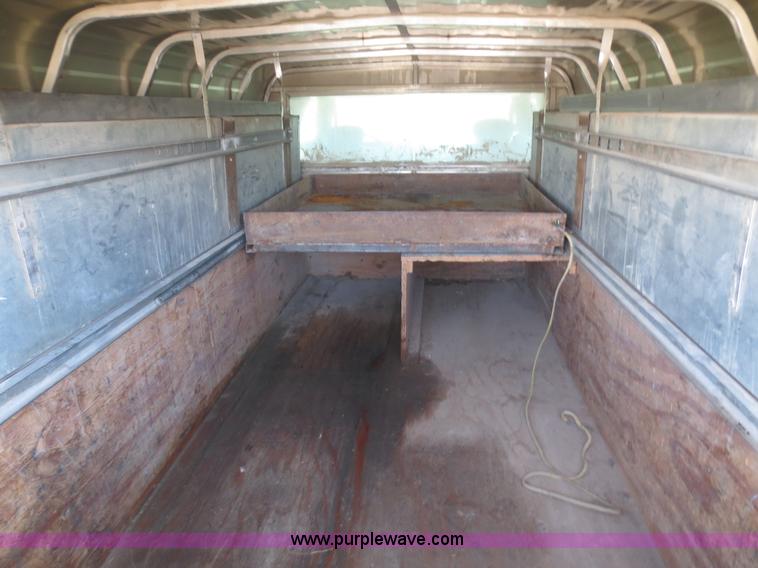 image for item F8068 2003 Ford F250 Super Duty XLT SuperCab pickup truck