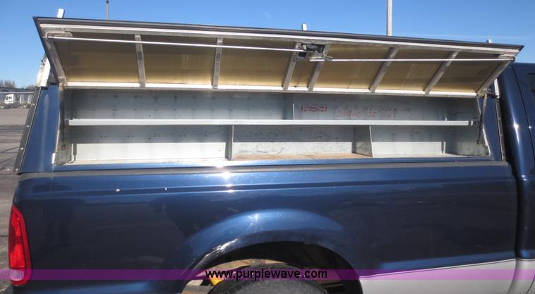 image for item F8068 2003 Ford F250 Super Duty XLT SuperCab pickup truck