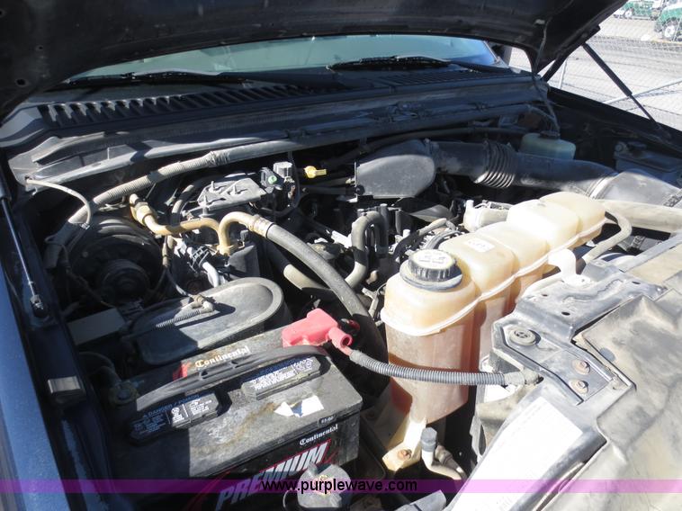 image for item F8068 2003 Ford F250 Super Duty XLT SuperCab pickup truck