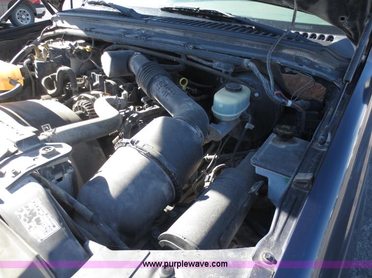 image for item F8068 2003 Ford F250 Super Duty XLT SuperCab pickup truck