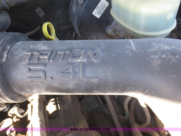 image for item F8068 2003 Ford F250 Super Duty XLT SuperCab pickup truck