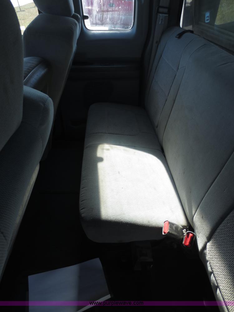 image for item F8068 2003 Ford F250 Super Duty XLT SuperCab pickup truck