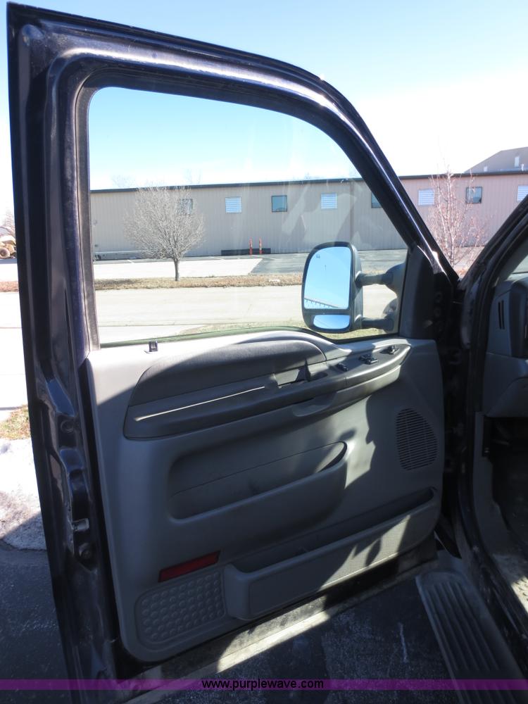 image for item F8068 2003 Ford F250 Super Duty XLT SuperCab pickup truck