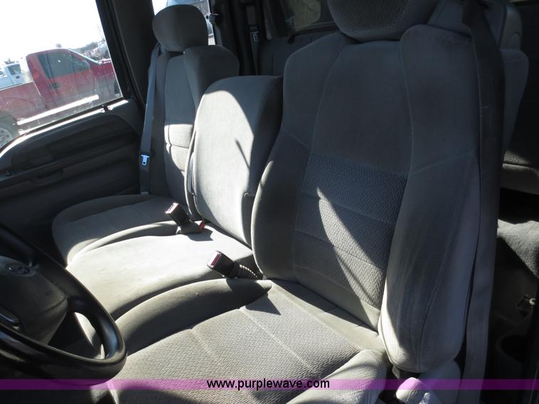 image for item F8068 2003 Ford F250 Super Duty XLT SuperCab pickup truck