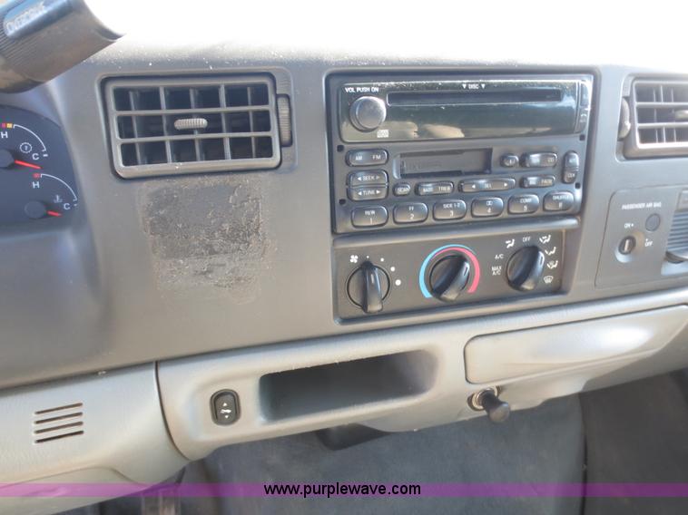 image for item F8068 2003 Ford F250 Super Duty XLT SuperCab pickup truck