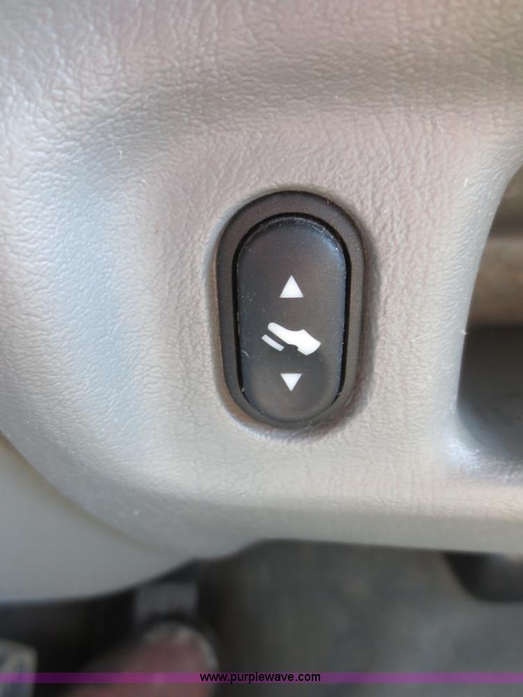 image for item F8068 2003 Ford F250 Super Duty XLT SuperCab pickup truck