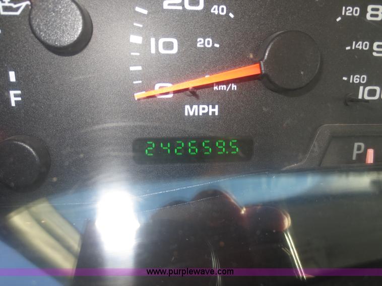 image for item F8068 2003 Ford F250 Super Duty XLT SuperCab pickup truck