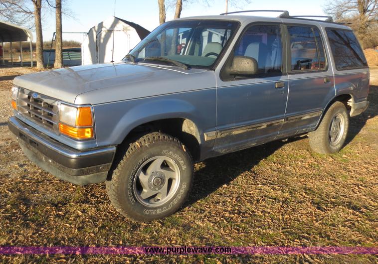 image for item F8069 1991 Ford Explorer XL SUV