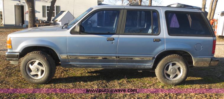 image for item F8069 1991 Ford Explorer XL SUV