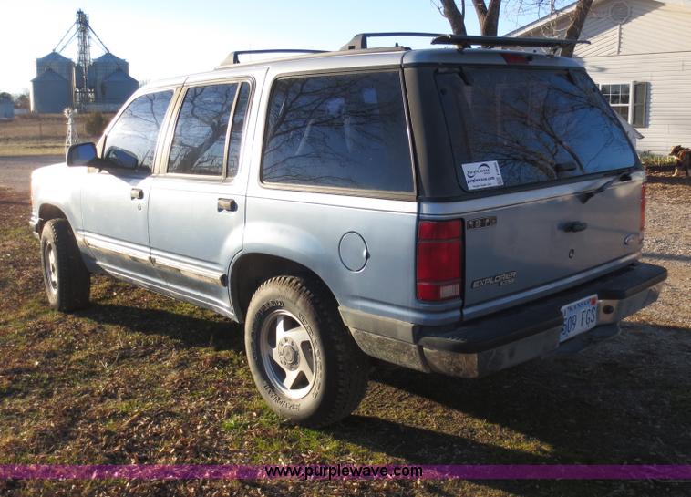 image for item F8069 1991 Ford Explorer XL SUV