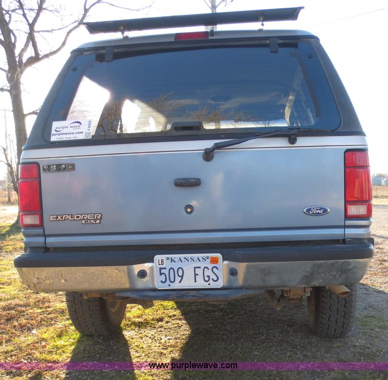 image for item F8069 1991 Ford Explorer XL SUV