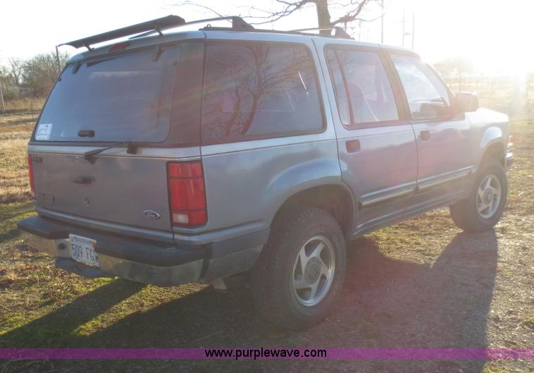 image for item F8069 1991 Ford Explorer XL SUV