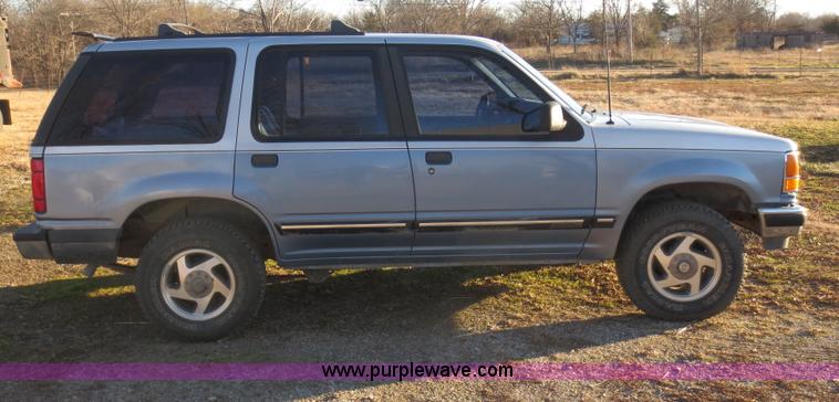 image for item F8069 1991 Ford Explorer XL SUV