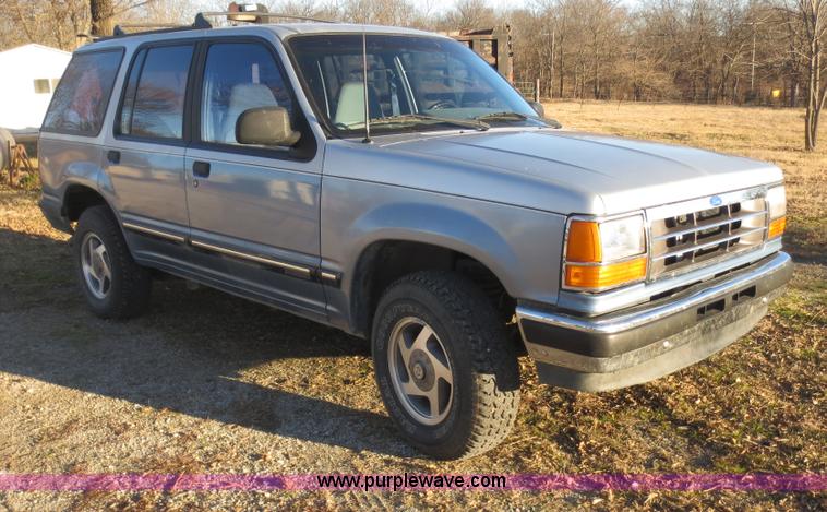 image for item F8069 1991 Ford Explorer XL SUV
