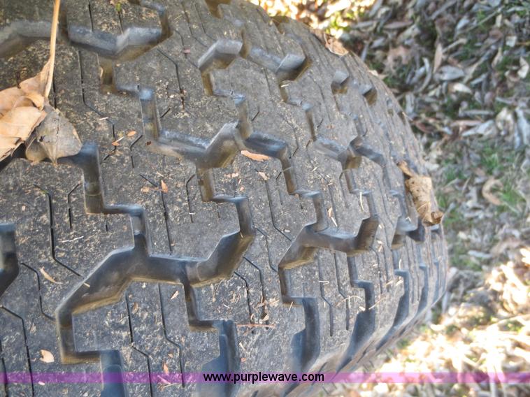 image for item F8069 1991 Ford Explorer XL SUV