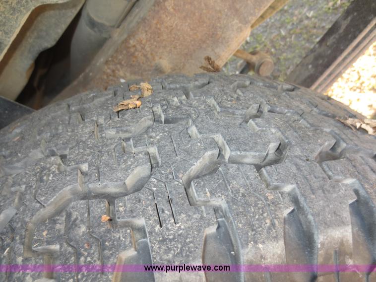 image for item F8069 1991 Ford Explorer XL SUV