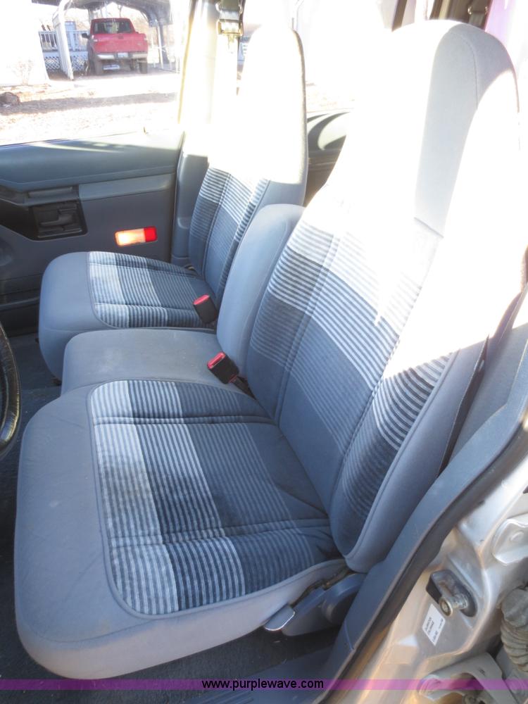 image for item F8069 1991 Ford Explorer XL SUV