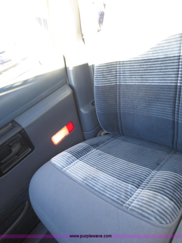 image for item F8069 1991 Ford Explorer XL SUV