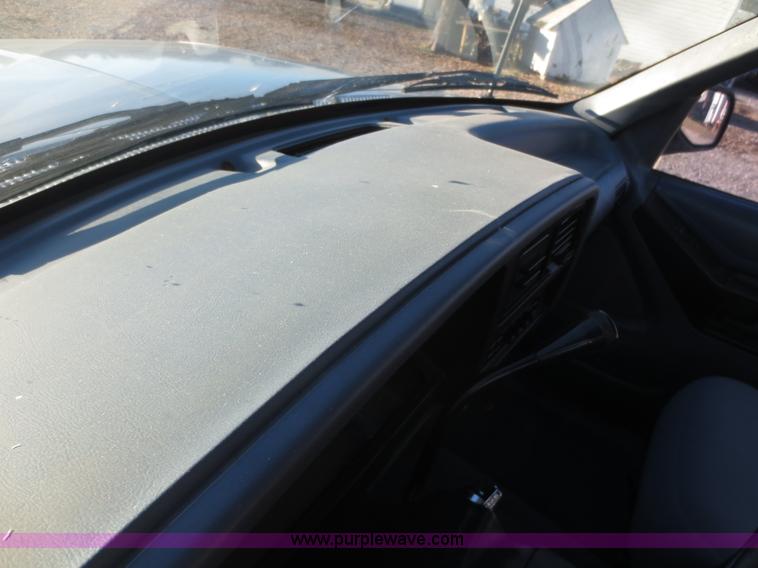 image for item F8069 1991 Ford Explorer XL SUV