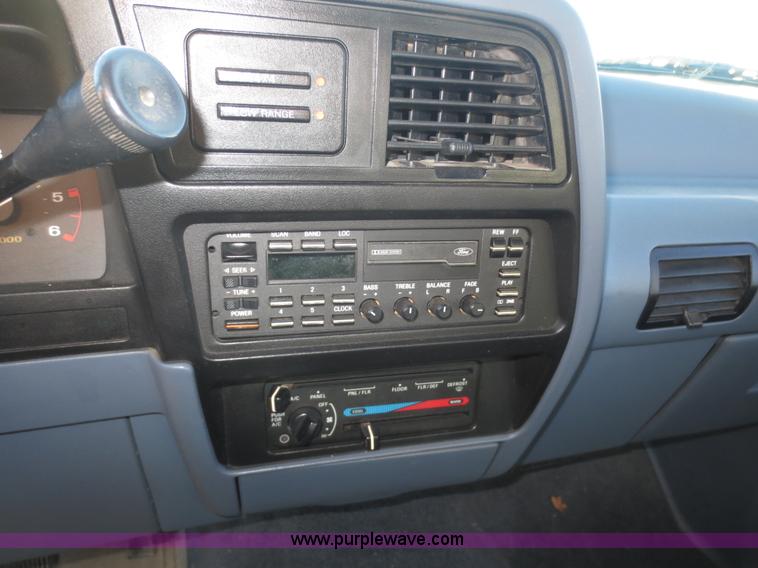 image for item F8069 1991 Ford Explorer XL SUV