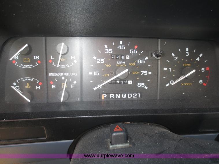 image for item F8069 1991 Ford Explorer XL SUV