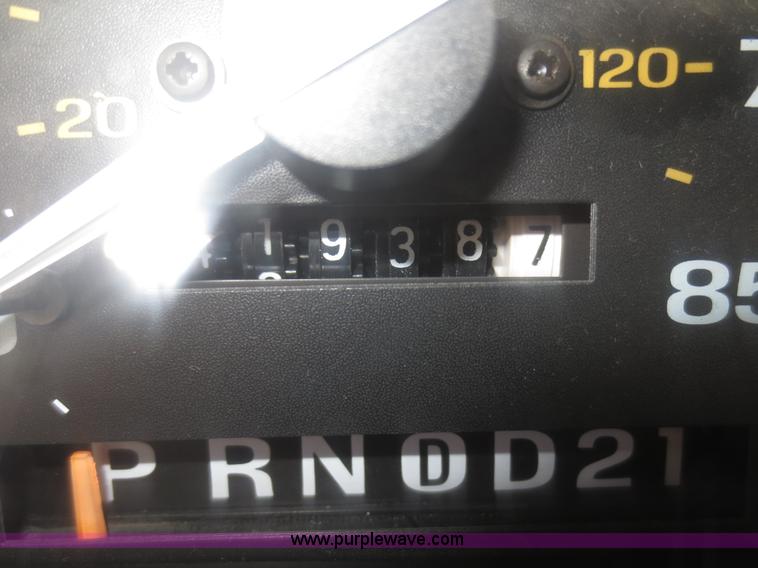 image for item F8069 1991 Ford Explorer XL SUV