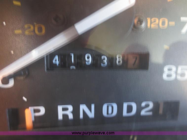 image for item F8069 1991 Ford Explorer XL SUV