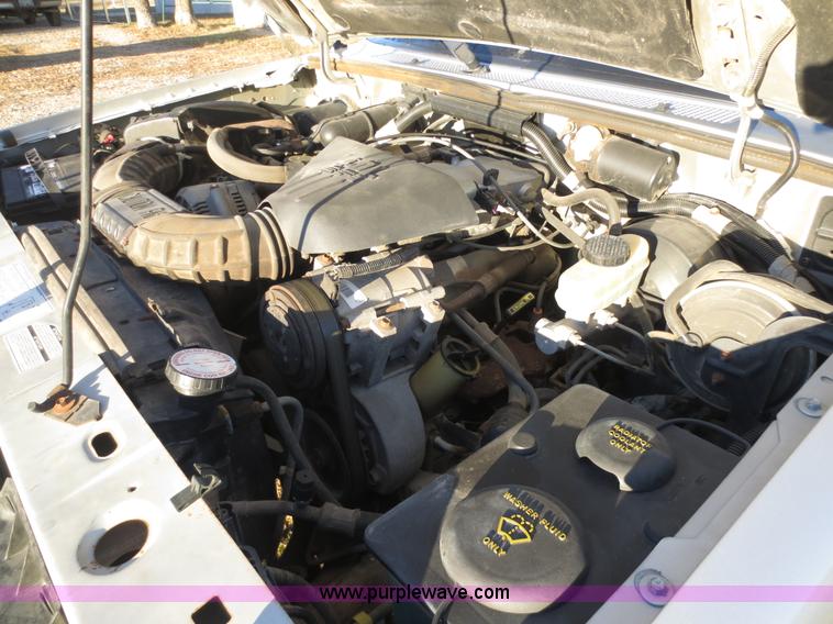 image for item F8069 1991 Ford Explorer XL SUV