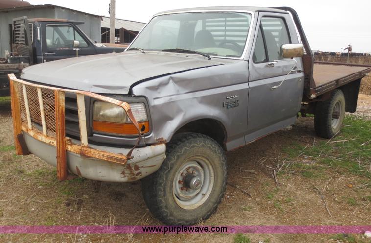 image for item F8082 1996 Ford F250 HD XL flatbed truck