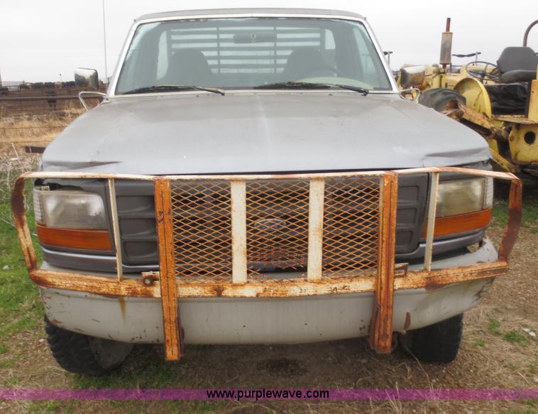 image for item F8082 1996 Ford F250 HD XL flatbed truck