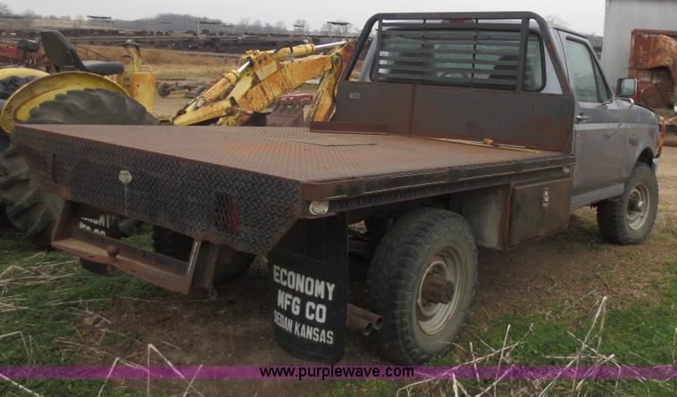image for item F8082 1996 Ford F250 HD XL flatbed truck